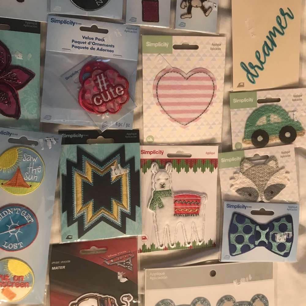 Lot 50 Assorted Embroidered Iron-On Patches Jean purse hat decoration clothes - Picture 9 of 9